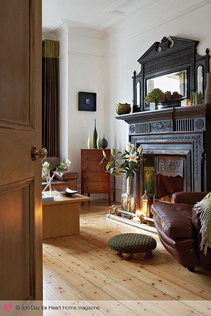 Edwardian with a contemporary twist Edwardian Living Room, Edwardian Fireplace, Design Camino, Victorian Living Room, Black Fireplace, Victorian Fireplace, Edwardian House, Chic Living, Design Del Prodotto