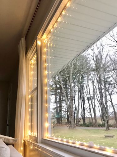 Simple Window Lights For Christmas, Lights On Inside Window, Holiday House Lights Outside, Fairy Lights On Wreath, Twinkle Lights Window, Exterior Holiday Decorations, Interior Window Christmas Lights, Lights Inside Window Christmas, Christmas Window Outdoor