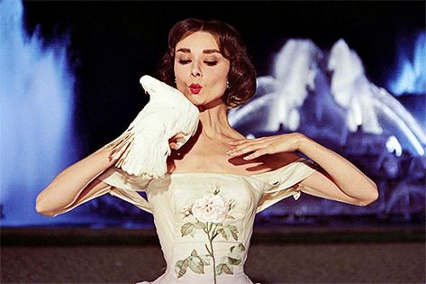 Audrey Hepburn Gif, Funny Face Audrey, Audrey Hepburn Funny, Audrey Hepburn Funny Face, Funny Face Gif, Funny Faces Quotes, Aubrey Hepburn, Pantomime, Visual Branding