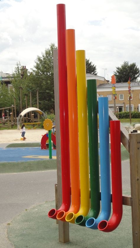 DIY Turn PVC pipes into a playground musical instrument. I wish this had the instructions with it, but I might be able to figure it out. This might even work as a service learning project for my daughters school. Preschool Playground, Outdoor Play Spaces, Pvc Pipe Projects, Pvc Projects, Diy Playground, Sensory Garden, Outdoor Music, Pvc Pipes, Diy Musical Instruments