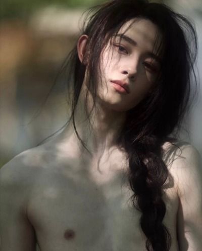 Tang Shihao Asian Long Hair, Black Hair Boy, Androgynous Hair, Asian Male Model, Androgynous Models, Male Pose Reference, Character Inspiration Male, Boys Long Hairstyles, Fantasy Hair