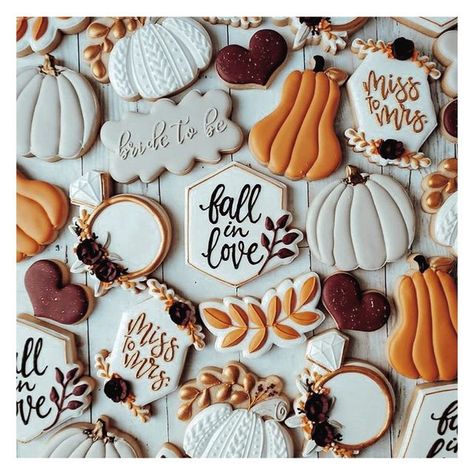 Fall In Love Cookies Decorated, Autumn Wedding Cookies, Bridal Shower Cookie Cake, Fall Bridal Shower Cookies Decorated, Fall Bridal Shower Ideas Food, Wedding Cookies Decorated, Fall Decorated Cookies, Halloween Sugar Cookies Decorated, Wedding Shower Cookies