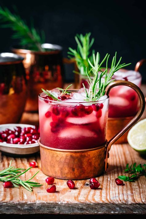 Christmas Pomegranate Cocktail, Christmas Mule Recipe, Cocktails With Pomegranate, Pomegranate Mule Holiday Cocktails, Pomegranate Mule Recipe, Pomegranate Moscow Mule, Mule Cocktails, Fall Pomegranate Cocktail, Winter Moscow Mule