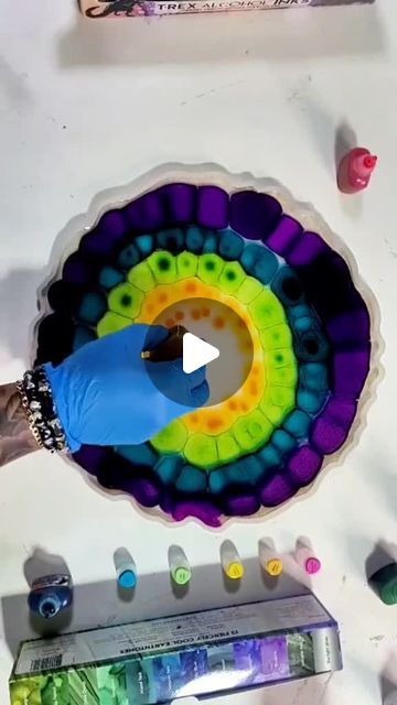 Promise Epoxy on Instagram: "You can do this too! Checkout @nitasfluidwoodworks for her different e-courses to level up your resin game 💪   #epoxyresin #resintutortial #epoxy #resin #resinartist #maker #makermind #resinart_daily #sastisfying #satisfyingvideo" Epoxy Resin Molds Diy, Resin Techniques Epoxy, Epoxy Resin Crafts Ideas, Resin Art Tutorial, Epoxy Resin Projects, 3d Epoxy, Color Epoxy, Epoxy Paint, Resin Crafts Tutorial