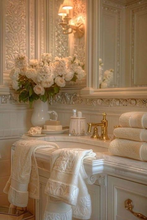 Small White Marble Bathroom Ideas, Museum Aesthetic Home Decor, Gold Hardware Bathroom Ideas, Feminine Bathroom Ideas Chic, Apartment Bathroom Color Schemes, Soft House Decor, Elegant Small Bathrooms, Cute Guest Room Ideas, Small Luxury Homes Interior