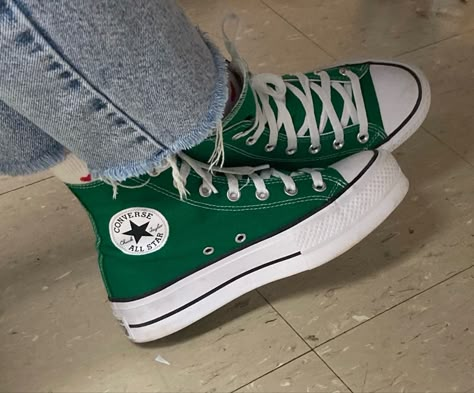 Converse Verdes, Cute Converse Shoes, Cute Converse, Girls Converse, Preppy Shoes, Trendy Shoes Sneakers, Dr Shoes, Shoes Outfit Fashion, Hype Shoes