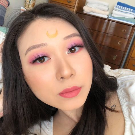 Playing around with the new sailor moon palette from colour pop #makeup #beauty Sailor Moon Face Paint, Sailor Moon Palette Looks, Sailor Moon Makeup Look, Sailor Moon Palette, Colour Pop Makeup, Moon Palette, Sailor Moon Makeup, Moon Makeup, Exotic Makeup