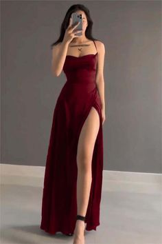 Evening Dresses Burgundy, Burgundy Dama Dresses For Quince, Dark Wine Dresses, Prom Dark Red Dress, Red Wine Long Dress, Prom Dress For Square Body Shape, Red Sparkling Dress, Burgundy Dresses Prom, Red Silky Dress Long