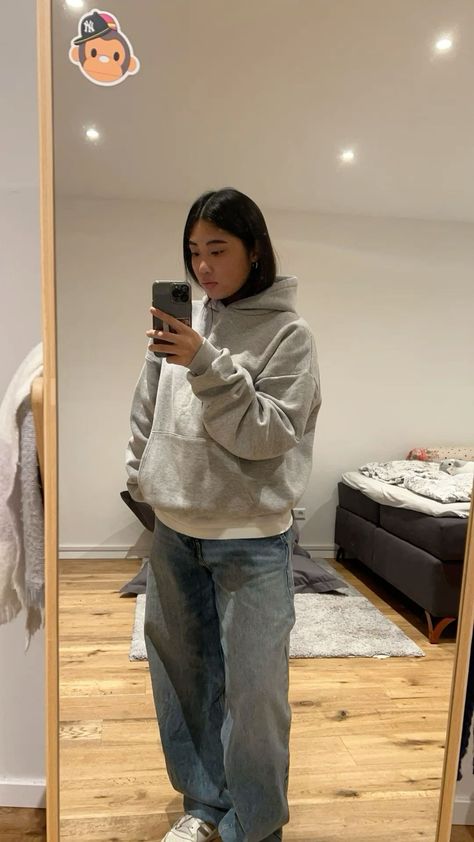 Huge Jeans Outfit, Style Grey Sweatshirt, Baggy Jeans And Oversized Hoodie, Hoodie And Jeans Aesthetic, Outfit With Hoodie And Jeans, Outfits With Grey Baggy Jeans, Baggy Hoodie And Jeans, Jeans And Hoodie Outfit Women, Outfits Ideas Baggy Jeans