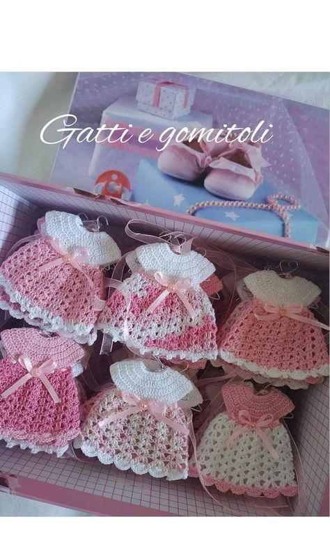 Accessories Handmade Ideas, Accessories For School, Baby Shower Clothes, Homemade Lollipops, Baby Souvenir, Baby Shower Souvenirs, Crochet Mask, Baby Shower Crafts, Baby Favors