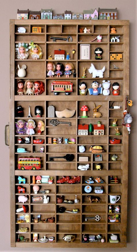 Displaying Miniature Collections, Display Miniature Collection, Displaying Small Collectables, Trinket Shelf Ideas, Diy Knick Knack Shelf, Shadow Box Display Ideas, Diy Trinket Shelf, Trinket Shelf Display, Sticker Collection Display Ideas