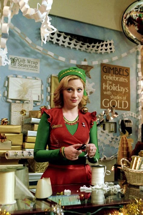 Zooey Deschanel Christmas, Christmas Elf Aesthetic, Elf Movie Costume, Zoey Deschanel Elf, Elf The Movie Aesthetic, Holiday Movie Aesthetic, Elf Movie Wallpaper Iphone, Elf Movie Aesthetic, Last Holiday Movie