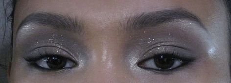 Soft Grey Makeup Look, Starry Makeup Aesthetic, Quiet Grunge Makeup, Minimal Grunge Makeup, Prom Makeup Hooded Eyes, Gray Makeup Looks, Grey Makeup Looks, Whimsy Makeup, Silver Eyeshadow Makeup