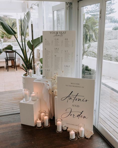 White Floral Seating Chart, Welcome Sign And Seating Chart Together, Classic Wedding Seating Chart Ideas, Seating Guide Wedding, Wedding Welcome Sign And Table Plan, Welcome Sign Decor Wedding, Minimalistic Seating Chart, Wedding Signs Table Seating, Wedding Welcome Sign With Candles On Floor