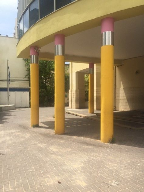 These pillars of a school. | 31 Deeply Satisfying Pictures For Anyone Slightly Obsessed With Stationery Kindergarten Interior, Daycare Design, Daycare Decor, Satisfying Pictures, School Hallways, Kindergarten Design, School Wall Art, School Murals, School Interior