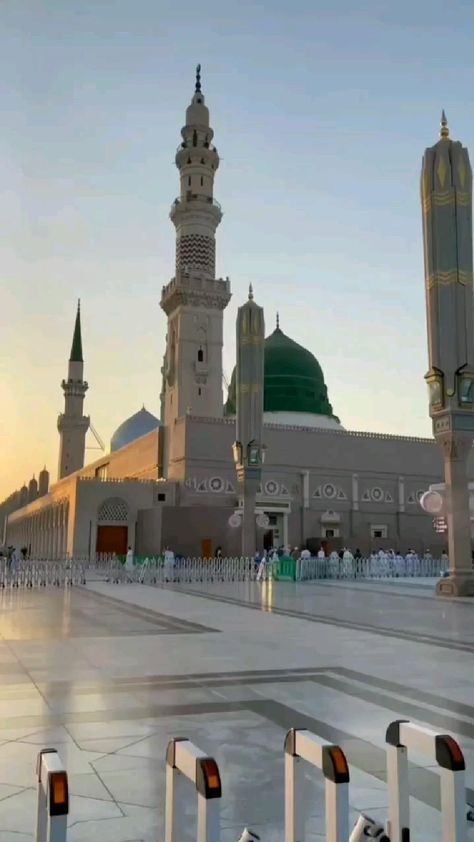 You feel empty? Pray and cry to ALLAH. Tell him all the problems you have. You will have more than you imagine. 💎🕊️ Islamic View, Madina Video Masjid Nabawi, Madina Shareef, Makkah Madina, Medina Mosque, Mosque Art, Bow Cakes, Islamic Nasheed, Mecca Wallpaper