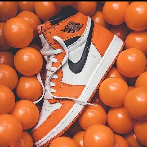 Jordan 1 Aesthetic, Jordan Shoes Wallpaper, Orange Jordan, Baskets Jordans, Sneakers Wallpaper, Shoes Wallpaper, Cheap Jordan Shoes, Jordan Shoes Retro, Buy Jordans