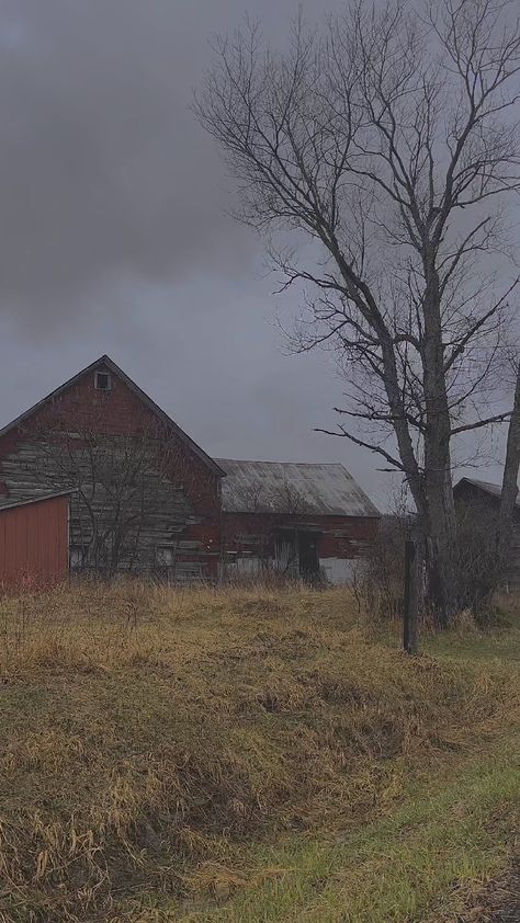 Creepy Farm Aesthetic, Old Barn Aesthetic, Rainy Countryside, Roadside Picnic, Rural Photography, Abandoned Farm, Dnd Campaign, Nostalgic Pictures, Country Barn