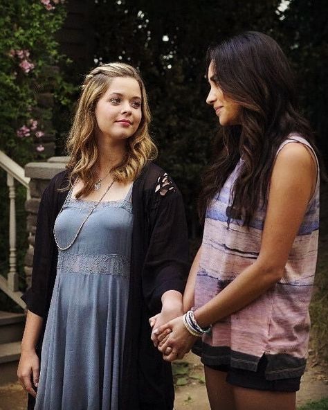 Sasha's lair on Instagram: “I miss emison. #emison #pll #prettylittleliars #sashapieterse #shaymitchell @shaymitchell @sashapieterse” Emison Pll, Shay Mitchell Style, Pretty Little Liars Quotes, Perfect For Each Other, Sasha Pieterse, Are You Not Entertained, Emily Fields, T Shirt Photo, Film Serie