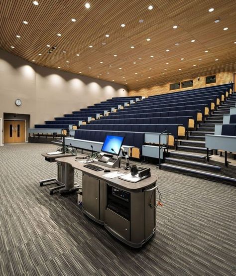 London Business School Aesthetic, Modern School Building Design, University Lecture Hall, Lecture Hall Design, Bath University, University Classroom, University Interior Design, Carolina Do Norte, Auditorium Design