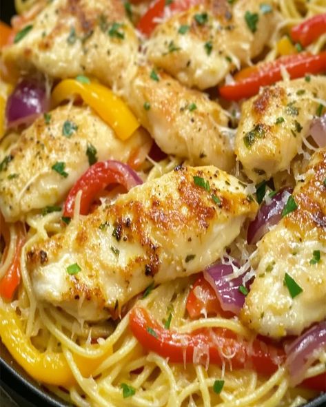 Recreate Olive Garden’s Chicken Scampi at home! This easy, creamy pasta recipe is packed with tender chicken, bell peppers Olive Garden Chicken Scampi, Chicken Bell Peppers, Chicken Scampi Recipe, Olive Garden Chicken, Chicken Scampi, Creamy Pasta Recipes, Crispy Chicken Tenders, Scampi Recipe, Pepper Pasta