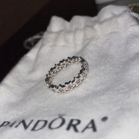 Rings Aesthetic Pandora, Pandora Stargirl Bracelet, Star Ring Aesthetic, Silver Jewelry Pandora, Star Girl Jewelry, Pandora Jewelry Aesthetic, Silver Star Jewelry, Pandora Star Bracelet, Stargirl Jewelry