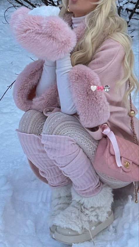 Fluffy Pink Sweater Outfits, Girly Pink Fall/winter Outfits, Pink Christmas Aesthetic Outfit, Snow Bunny Aesthetic Outfits, Pink Christmas Clothes, Winter Girly Aesthetic, Pink Girly Outfits Aesthetic, Pink Winter Fits, Girly Feminine Outfits