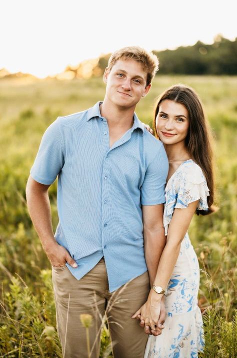 Georgia based wedding and couples photographer captures a beautiful summer engagement photoshoot in an open field filled with wildflowers at sunset. Showing the couple running through the field, picking flowers, and stealing kisses.    #summerengagement #wildflowerfield #georgiaengagementphotographer #engagementphotoideas #engagementoufitideas #coupleposinginspiration Cute Photos Of Couples, Husband Wife Picture Poses, Couple Big Height Difference, Photoshoot Boyfriend And Girlfriend, Couple Close Up Pose, Corn Maze Couple Pictures, Couples Session Poses, Guys Engagement Outfits, Couple Session Poses