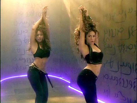 BEY & SHAKIRA Shakira Belly Dance, Shakira Video, Beautiful Liar, Beyonce Photos, Beyonce Queen, Celebrity Look Alike, Destiny's Child, Beyonce Knowles, Queen B