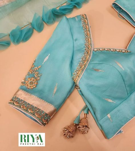 Simple Gold Blouse Designs, Blue Blouse Designs Latest, Elegant Blouse Designs For Silk Saree, Light Blue Blouse Designs, Royal Blue Blouse Designs, Classy Blouse Designs, Simple And Elegant Blouse Designs, Border Blouse Designs Latest, Front Neck Blouse Design