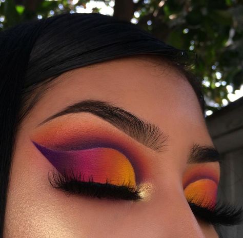 Prom Makeup Tutorial, Cut Crease Eyeshadow, Drag Make-up, Plouise Makeup Academy, Makeup Logo, Cut Crease Makeup, Colorful Eye Makeup, Foundation Makeup, Eye Makeup Art