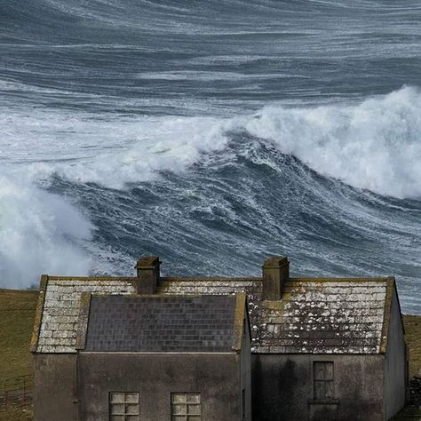 Cottage By The Sea, Old Cottage, Big Waves, Land Art, Pretty Places, Old House, Beautiful World, Wonders Of The World, The Ocean