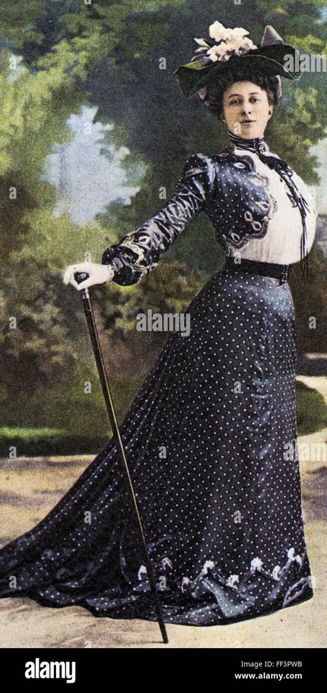 EDWARDIAN FASHION Postcard about 1905 showing the then fashionable small waist and backward sweeping skirt combined with a silver topped cane Stock Photo - Alamy 1901 Fashion, 1900s Costume, Belle Epoque Fashion, 1900s Fashion, Races Outfit, 파티 드레스, Victorian Costume, 20th Century Fashion, Edwardian Dress