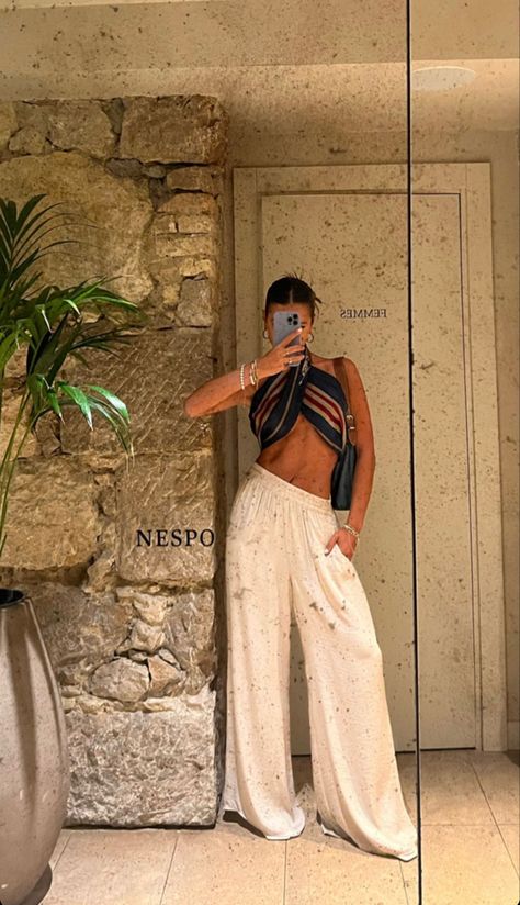 Mykonos Street Style, Ibiza Outfits Midsize, Ibiza Beach Outfit, Cape Town Outfit Summer, Cabo Night Outfit, Marbella Beach Club Outfit, Cancun Aesthetic Outfits, Beach New Years Outfit, Linen Vacation Outfits