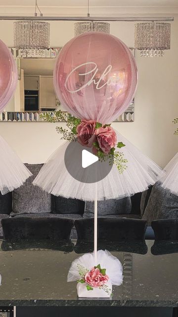 Balloon Bouquet Table Centerpiece, Diy Balloon Stand Ideas, Balloon Centerpieces Birthday, Balloons With Tulle, Tulle Centerpiece, Paper Flower Centerpiece, Balloon Centerpieces Diy, Balloons Centerpieces, Tulle Ideas