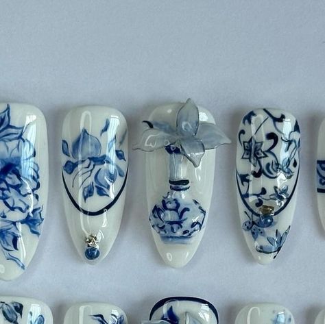 Press On Nails on Instagram: "Chinese Porcelain Inspired II
.
.
.
Ib: Xhs 

#procelain #nailsnailsnails #art #instagram #beauty #chineseporcelain #nails #viral #recommended #pressonnails #nailviral" Porcelain Acrylic Nails, Chinese Porcelain Nails, China Plate Nails, Blue And White China Nails, Blue China Nails, Fine China Nails, Pottery Nails, Porcelain Nail Art, Journaling Themes