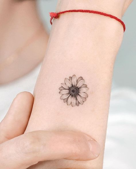 Daisy Tattoo Ideas, Small Flower Tattoos For Women, Small Daisy Tattoo, Sunflower Tattoo Simple, Daisy Tattoo Designs, Daisy Flower Tattoos, Daisy Tattoo, Small Flower Tattoos, Sunflower Tattoos