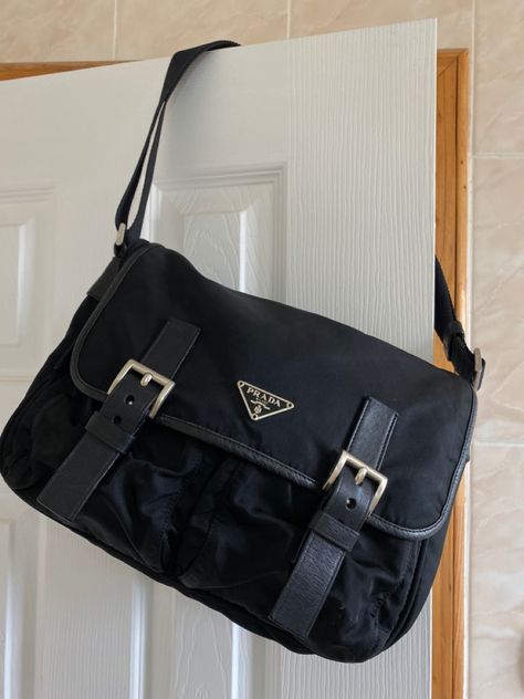 Messenger Bag Aesthetic, Prada Messenger Bag, Postman Bag, Inside My Bag, Vintage Prada, Bags Aesthetic, Pretty Bags, Cute Purses, Cute Bags