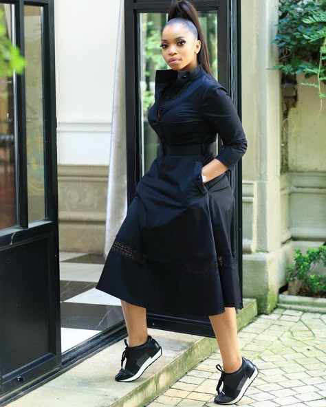 Rome Summer, Dress And Sneakers, Fashion 1980s, Shweshwe Dresses, Fashion 70s, Beautiful Black Dresses, Dresses Classy, African Fashion Modern, Elegant Dresses Classy