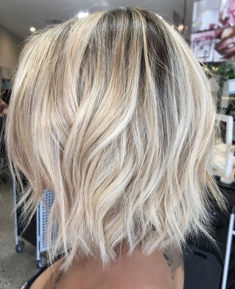 Bob Shag, White Blonde Bob, Haircuts Blonde, Modern Haircuts, Bright Blonde, Wavy Bobs, White Blonde, Short Wavy, Brown Blonde Hair