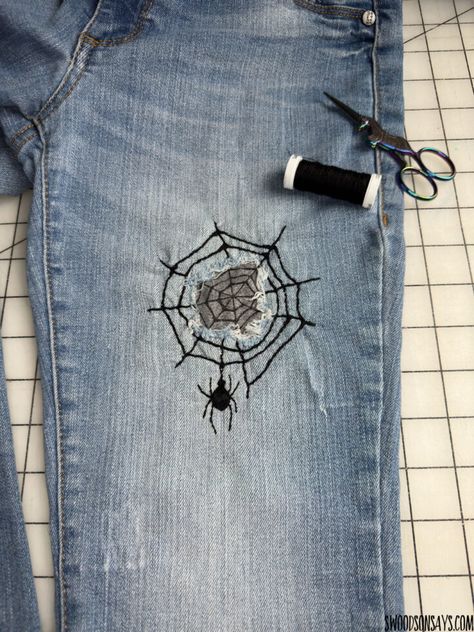 Hand Sewing Designs, Embroidery On Leggings, Spider Embroidery Design, Embroidery Spider Web, Cool Embroidery Ideas, Embroidery Upcycle, Hand Embroidery Jeans, Upcycle Aesthetic, Spider Web Embroidery Design