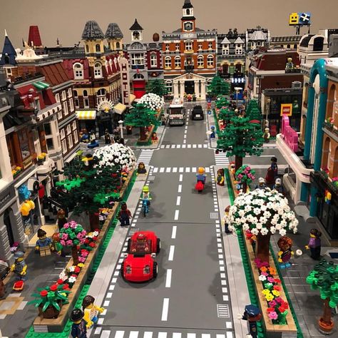 Amazing Lego city 👌 By @dl_bricks  Follow @nexusbricks for more! Lego Cities Layout, Lego City Layout Ideas, Lego Village Ideas, Lego Town Ideas, Lego City Layout, Lego City Ideas, Lego City Display, Lego Cities, Big Lego Sets