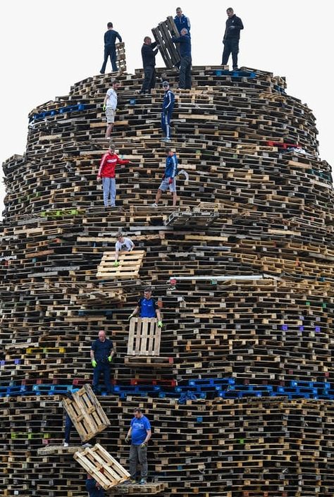 Belfast - Eleventh night. Men finish the Sandy Row bonfire Northern Ireland Troubles, Ireland History, Images Of Ireland, Belfast Northern Ireland, Old Irish, Irish Culture, Irish History, Londonderry, Ancient Origins