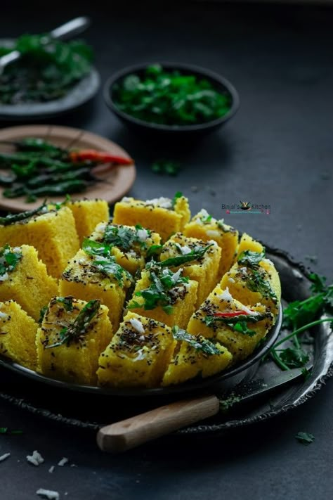 Gujarati Thali, Khaman Dhokla, Dhokla Recipe, Best Pasta Salad, Dessert Photography, Gujarati Recipes, Fast Foods, Chef Food, Gram Flour