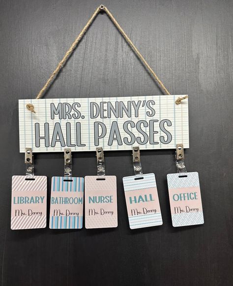 Classroom hall passes that are unique to your room. These handmade bathroom passes are made for a classroom that needs a pass that will hold up over time while giving a room a classic look.  - Add this listing to your cart. *You can also request a proof of your custom name sign, just please note that requesting proofs will add to the processing time, as I'll need to create your mockup and wait for your approval. Processing & Shipping: - All signs ordered without a proof request will ship out. - Classroom Entryway Ideas, Bathroom Passes For Classroom, Hall Pass Ideas, Comfy Classroom, Teacher Classroom Ideas, Bathroom Sign Out, Teaching Aesthetic, Classroom Supplies Organization, Classroom Must Haves