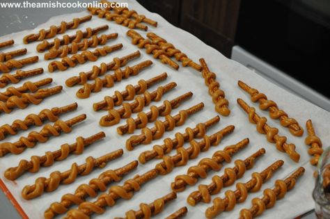 How To Make Chocolate Covered Pretzels With Carmel, Caramel Pretzel Sticks, Wand Pretzel Rods, Chocolate Covered Pretzels With Caramel, Caramel Dipped Pretzel Rods, Carmel Pretzel Sticks, Caramel Wrapped Pretzel Rods, Caramel Covered Pretzels, Carmel Chocolate Pretzels