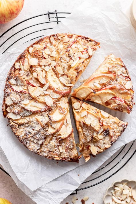 Impossibly Easy French Apple Almond Cake French Apple Desserts, Easy French Apple Cake, Almond Flour Apple Desserts, French Apple Almond Cake, Apple Cake Almond Flour, Apple Almond Tart, Healthy Apple Cake Recipes, Apple Dessert Healthy, Simple Apple Desserts