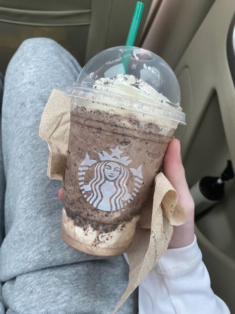 Essen, Starbucks Cookie Crumble Frappuccino, Starbucks Drinks Mocha, Cookie Crumble Starbucks, Starbucks Cookie Crumble, Starbucks Mocha Cookie Crumble, Mocha Cookie Crumble Frappuccino, Starbucks Hot Drinks, Starbucks Calories