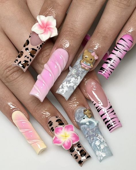 ig: julolaesnails Xl Nail Ideas, Gyaru Acrylic Nails, Long Gyaru Nails, Xxl Kawaii Nails, Y2k Nails Acrylic Long Hello Kitty, Hello Kitty Gyaru Nails, Hello Kitty Nails, Colored Acrylic Nails, Really Cute Nails