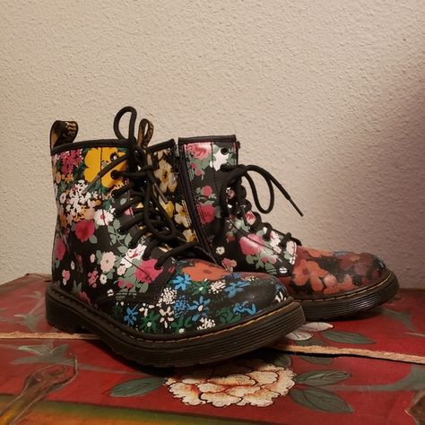 Dr Marten floral painted boots Painted Doc Martens, Painted Boots, Converse Design, Doc Marten, 4 Kids, Doc Martens, Boot Shop, Dr. Martens, Diy Fashion